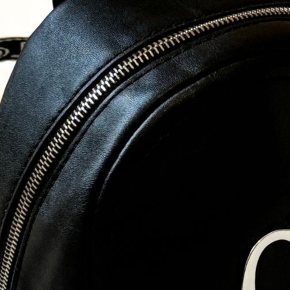 Guess Jarah Signature Backpack Bag with Logo and Webbing Straps - Picture 7 of 7